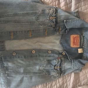 Levi’s demon vest